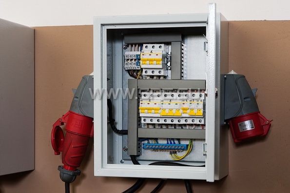 Электрический шкаф (входит в базовый комплект станка ULTRATHERM)